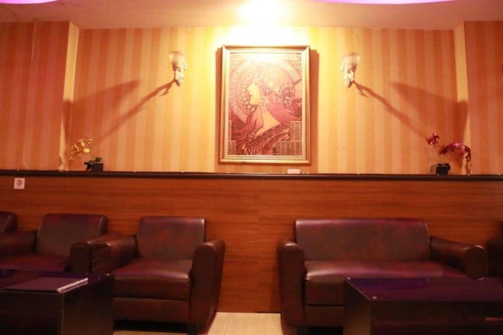 California Hotel Jakarta Exterior foto
