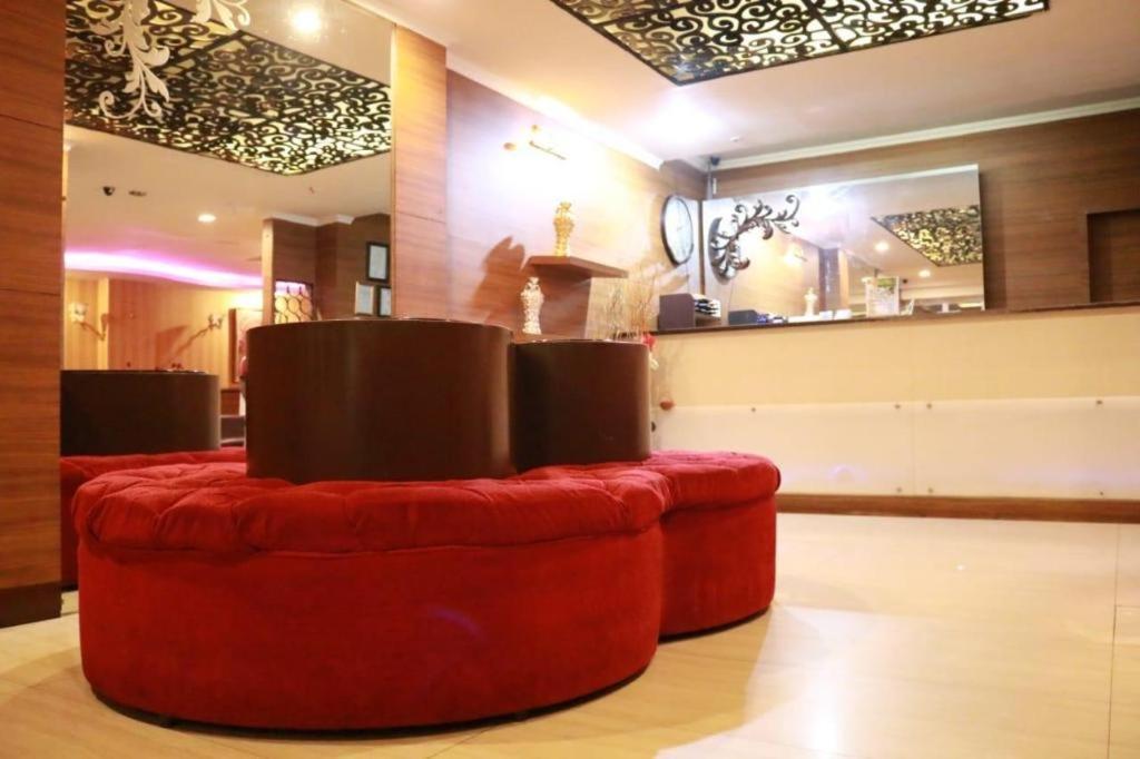 California Hotel Jakarta Exterior foto