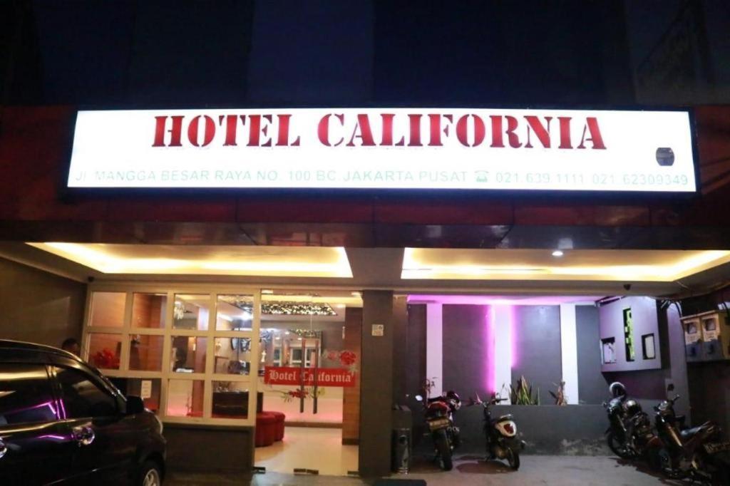 California Hotel Jakarta Exterior foto
