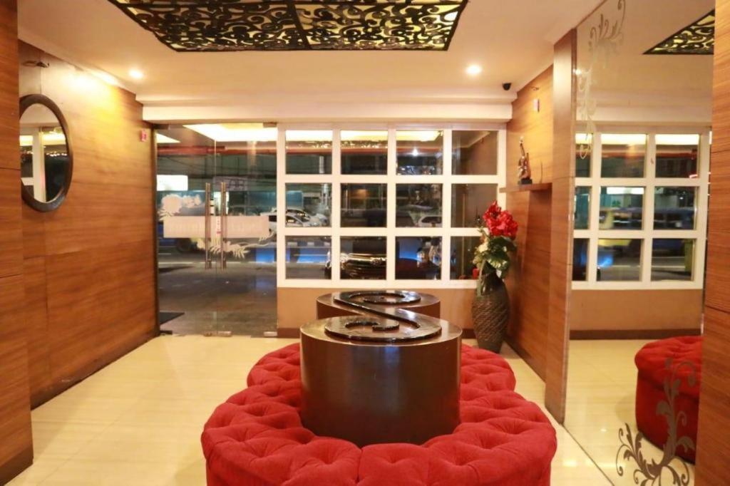 California Hotel Jakarta Exterior foto