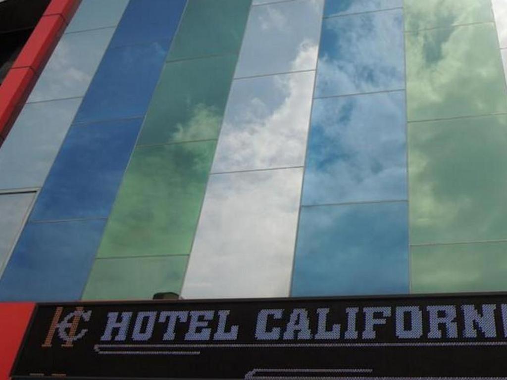 California Hotel Jakarta Exterior foto