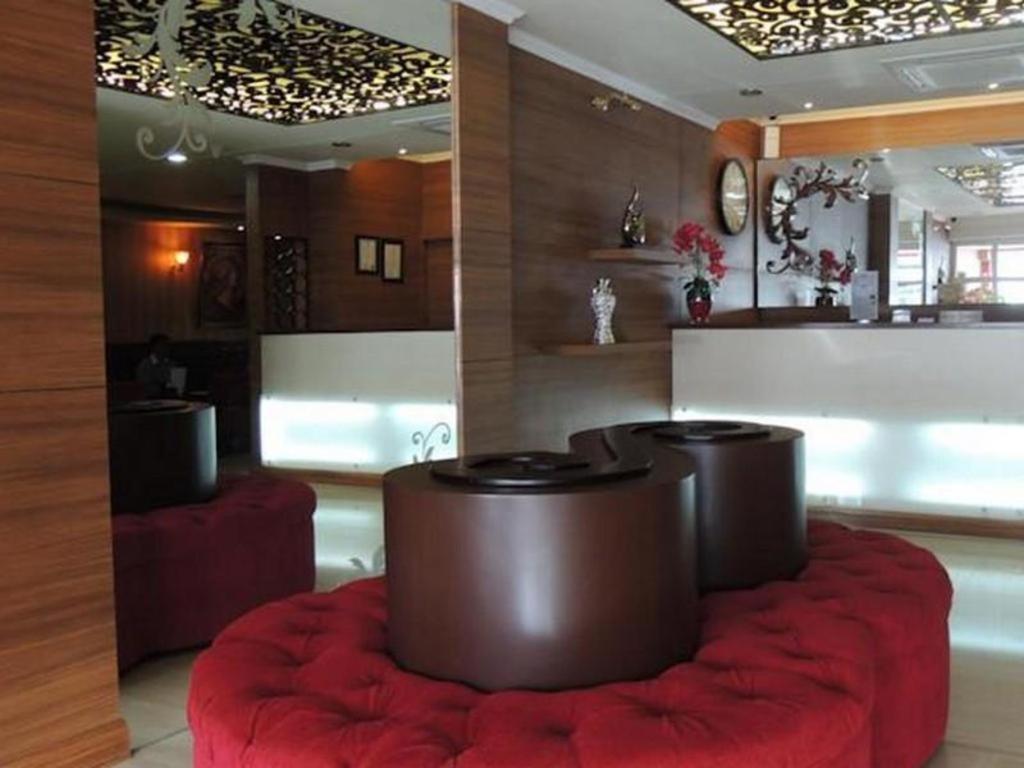 California Hotel Jakarta Exterior foto