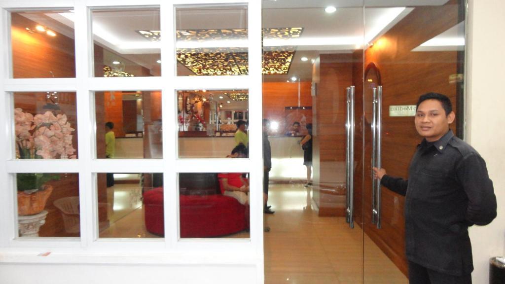 California Hotel Jakarta Exterior foto