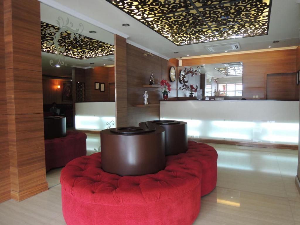 California Hotel Jakarta Exterior foto