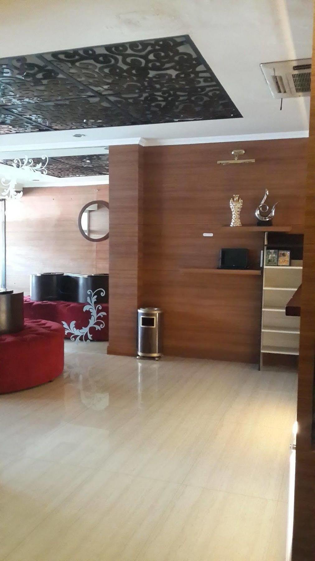 California Hotel Jakarta Exterior foto